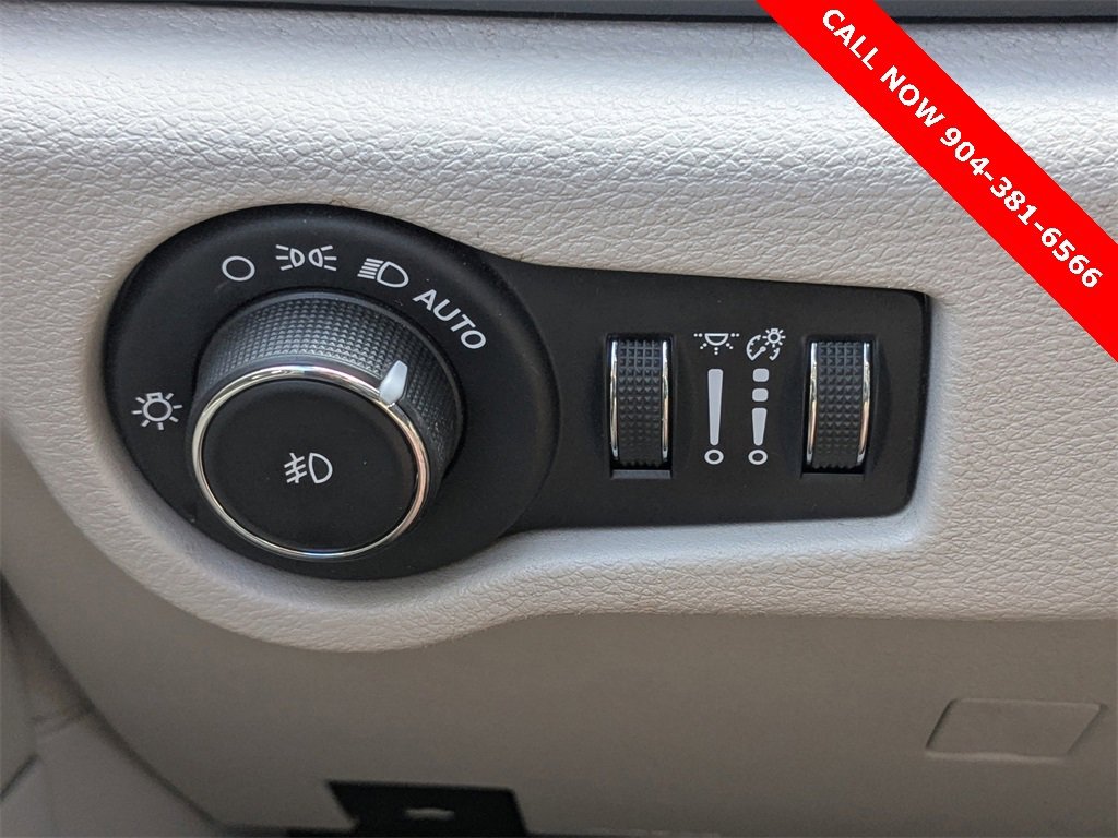 Used 2020 Chrysler Pacifica Touring-L image 25