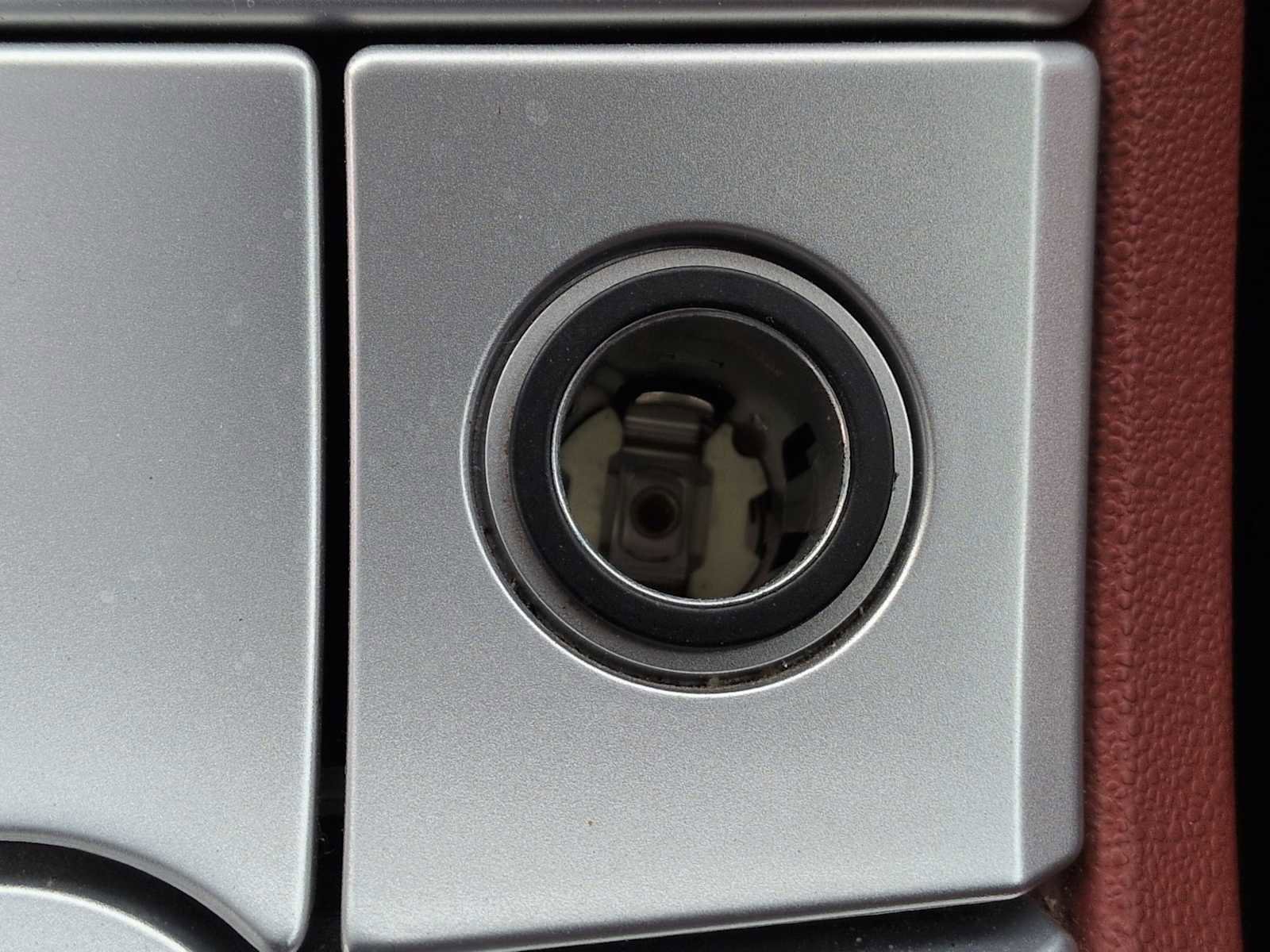 Used 2007 Chrysler Crossfire Limited image 24