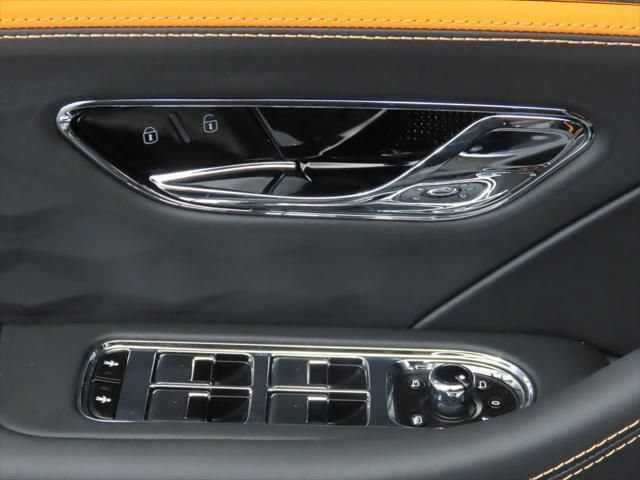 Used 2025 Bentley Flying Spur Plug-In Hybrid AWD/4WD image 24