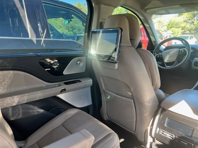 Certified 2022 Lincoln Aviator Reserve w/ Equipment Group 201A image 4