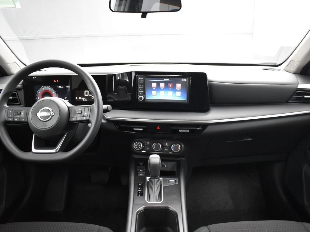 Used 2025 Nissan Kicks S image 9