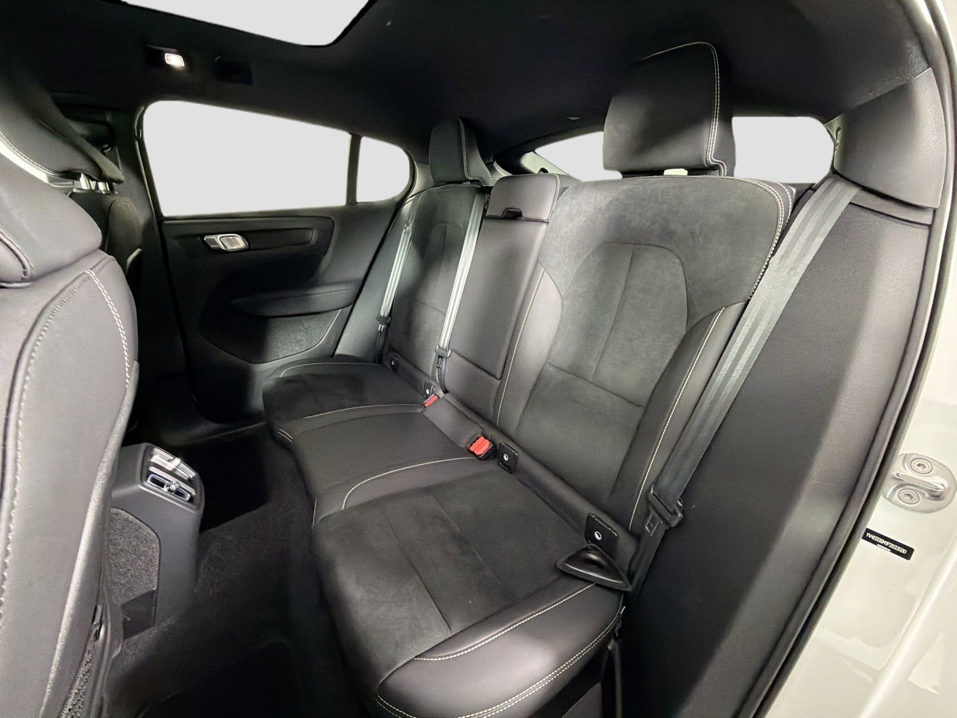 Certified 2023 Volvo C40 P8 Recharge Ultimate AWD/4WD image 25