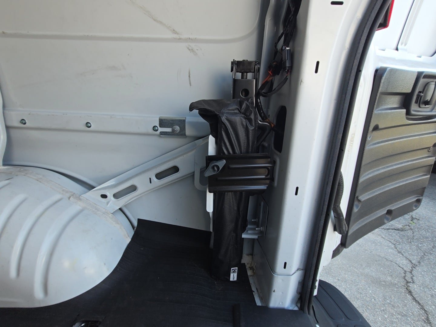 Used 2022 Chevrolet Express 2500 w/ Driver Convenience Package RWD image 15