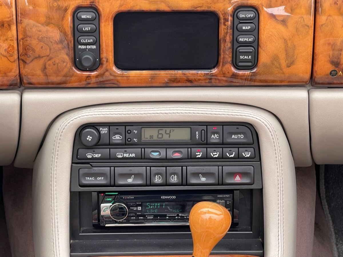 Used 2002 Jaguar XK8 Convertible RWD image 17