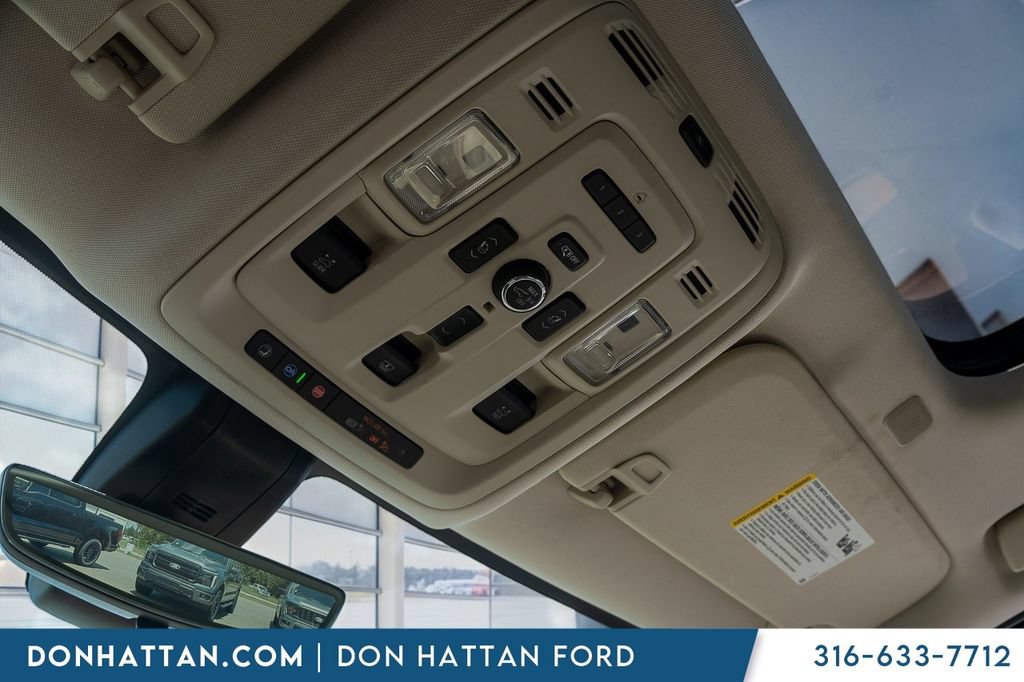 Used 2021 GMC Yukon Denali w/ Denali Premium Package AWD/4WD image 12