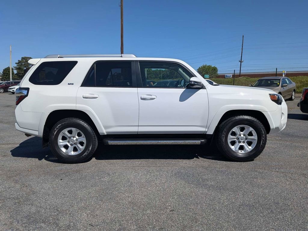 Used 2017 Toyota 4Runner SR5 Premium RWD image 4