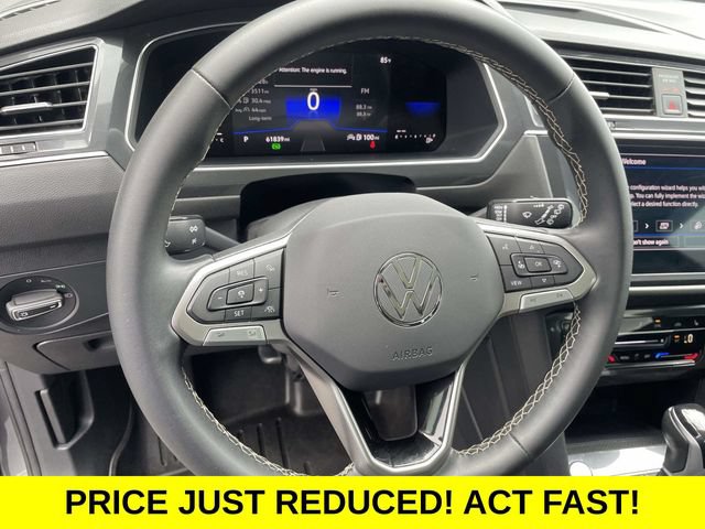 Used 2023 Volkswagen Tiguan SE w/ Panoramic Sunroof Package FWD image 19