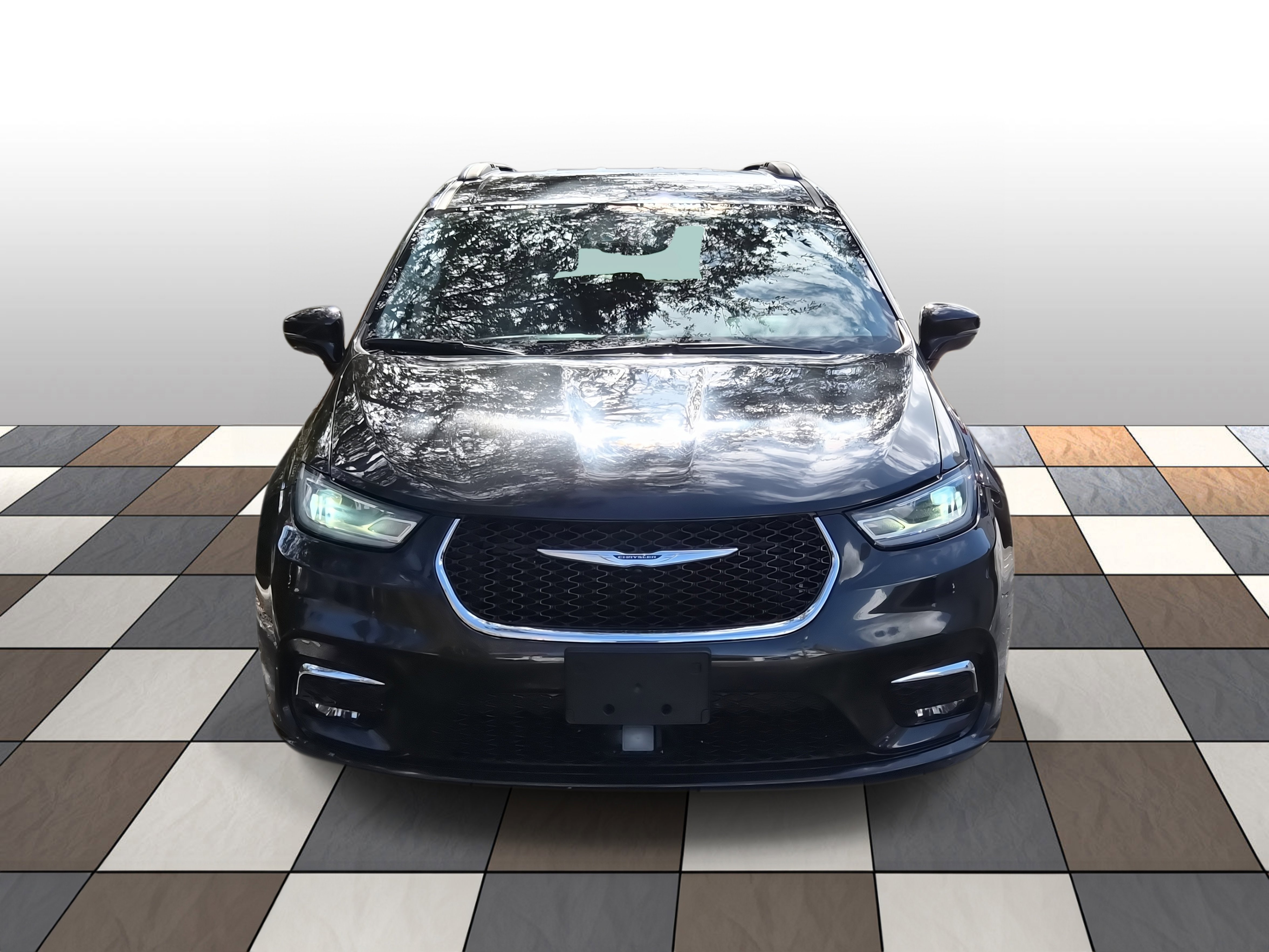 Used 2022 Chrysler Pacifica Touring-L image 2