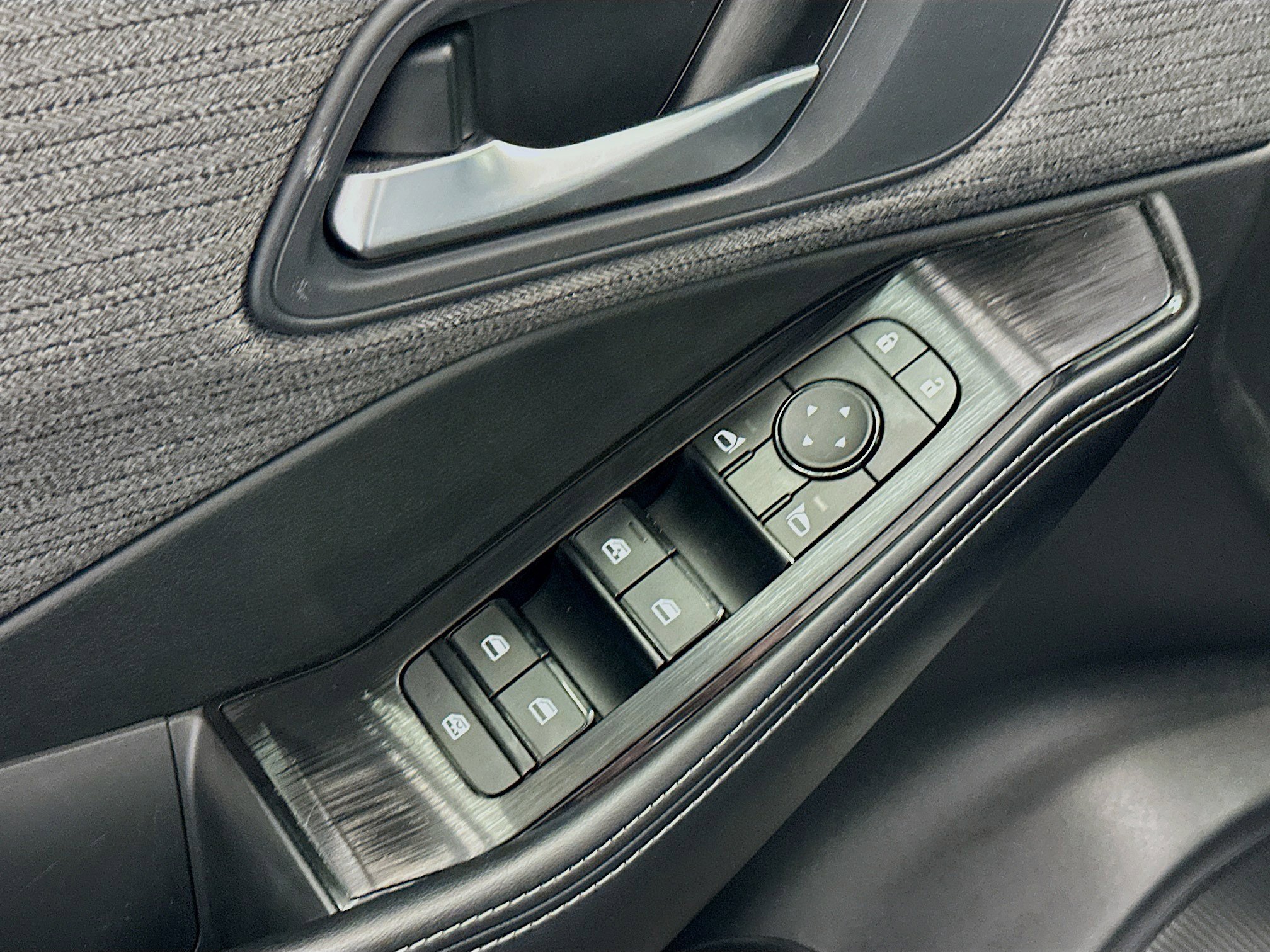 Used 2023 Nissan Rogue SV image 15