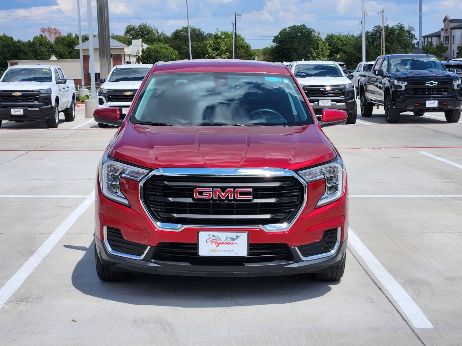 Used 2024 GMC Terrain SLE AWD/4WD image 6