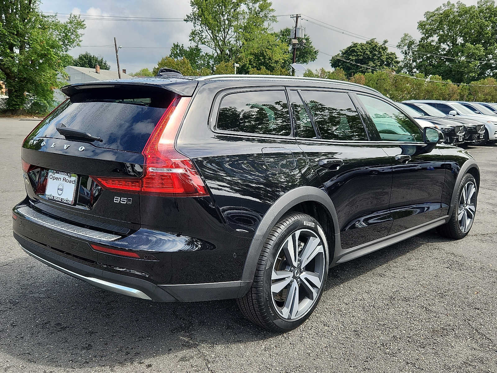 Certified 2024 Volvo V60 B5 Cross Country Plus w/ Protection Package Premier AWD/4WD image 6