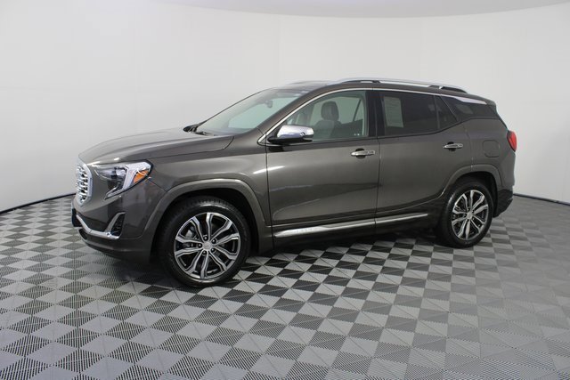 Used 2020 GMC Terrain Denali w/ Denali Premium Package image 2