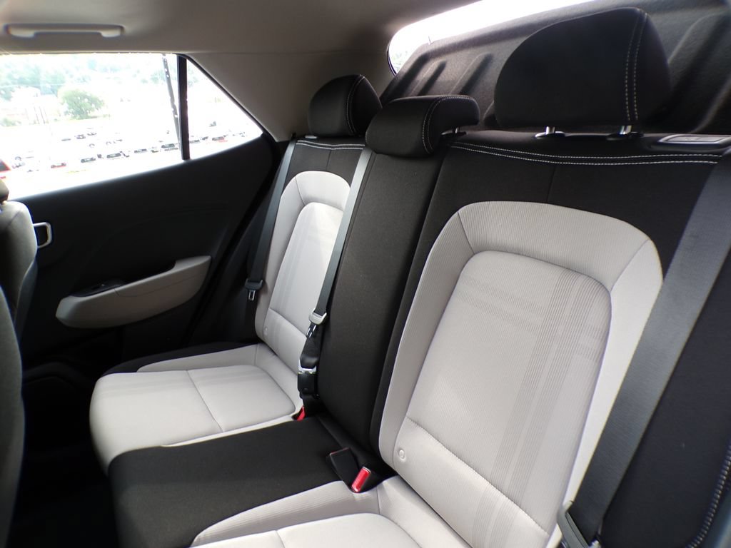 Used 2025 Hyundai Venue SEL FWD image 15