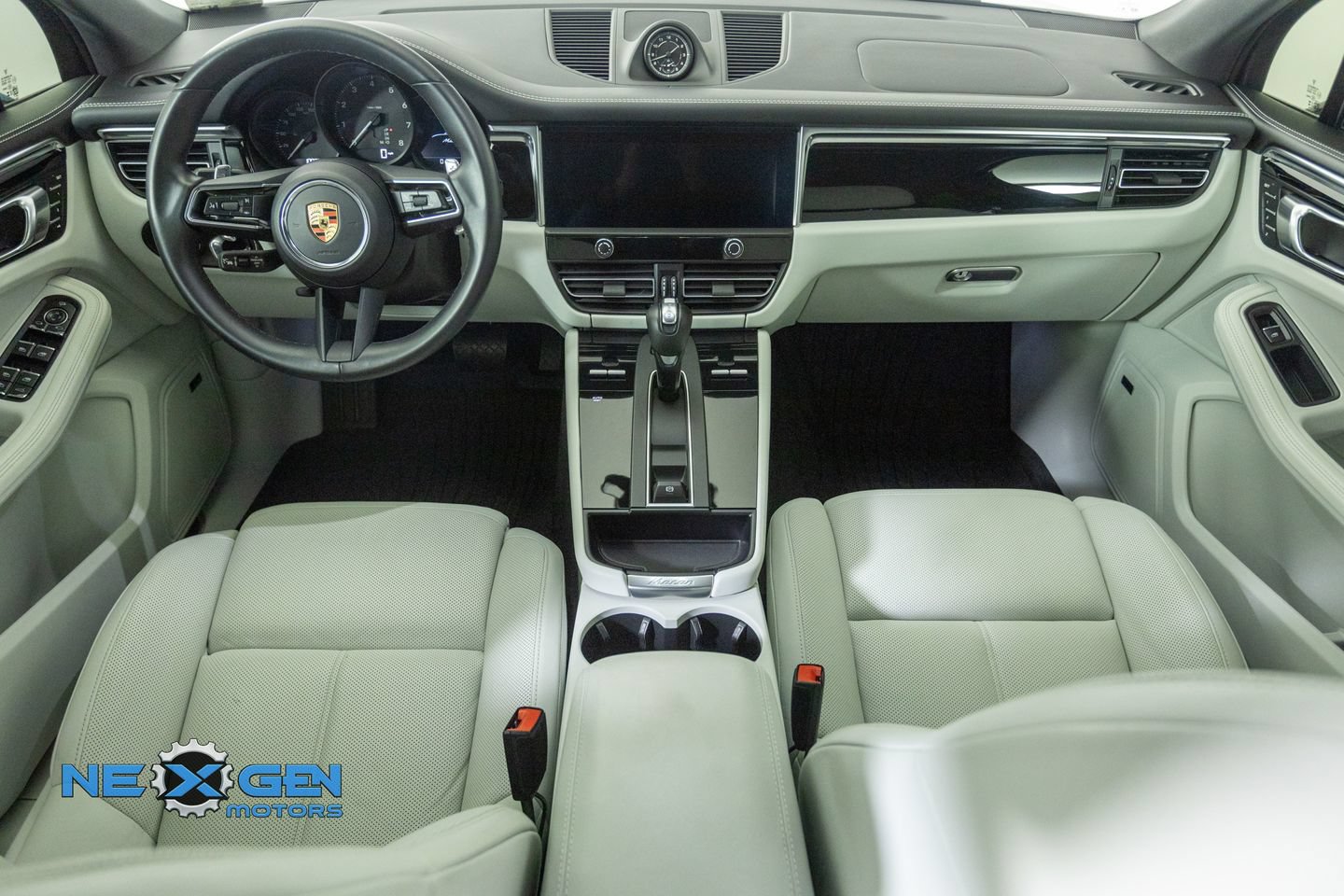 Used 2024 Porsche Macan AWD/4WD image 33