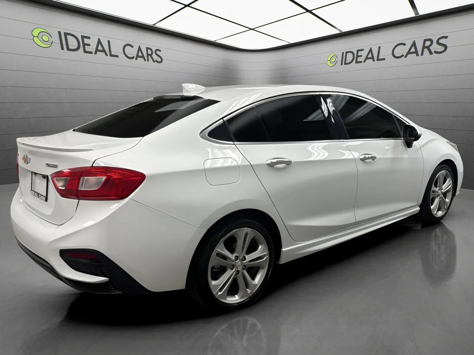 Used 2017 Chevrolet Cruze Premier w/ RS Package FWD image 5