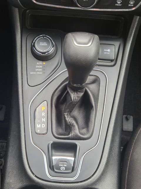 Used 2019 Jeep Cherokee Latitude w/ Cold Weather Group AWD/4WD image 33