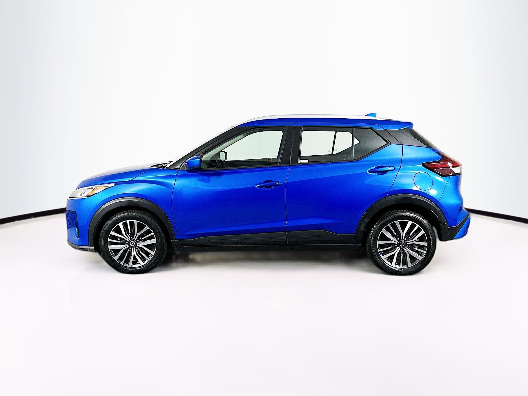 Used 2024 Nissan Kicks SV image 4