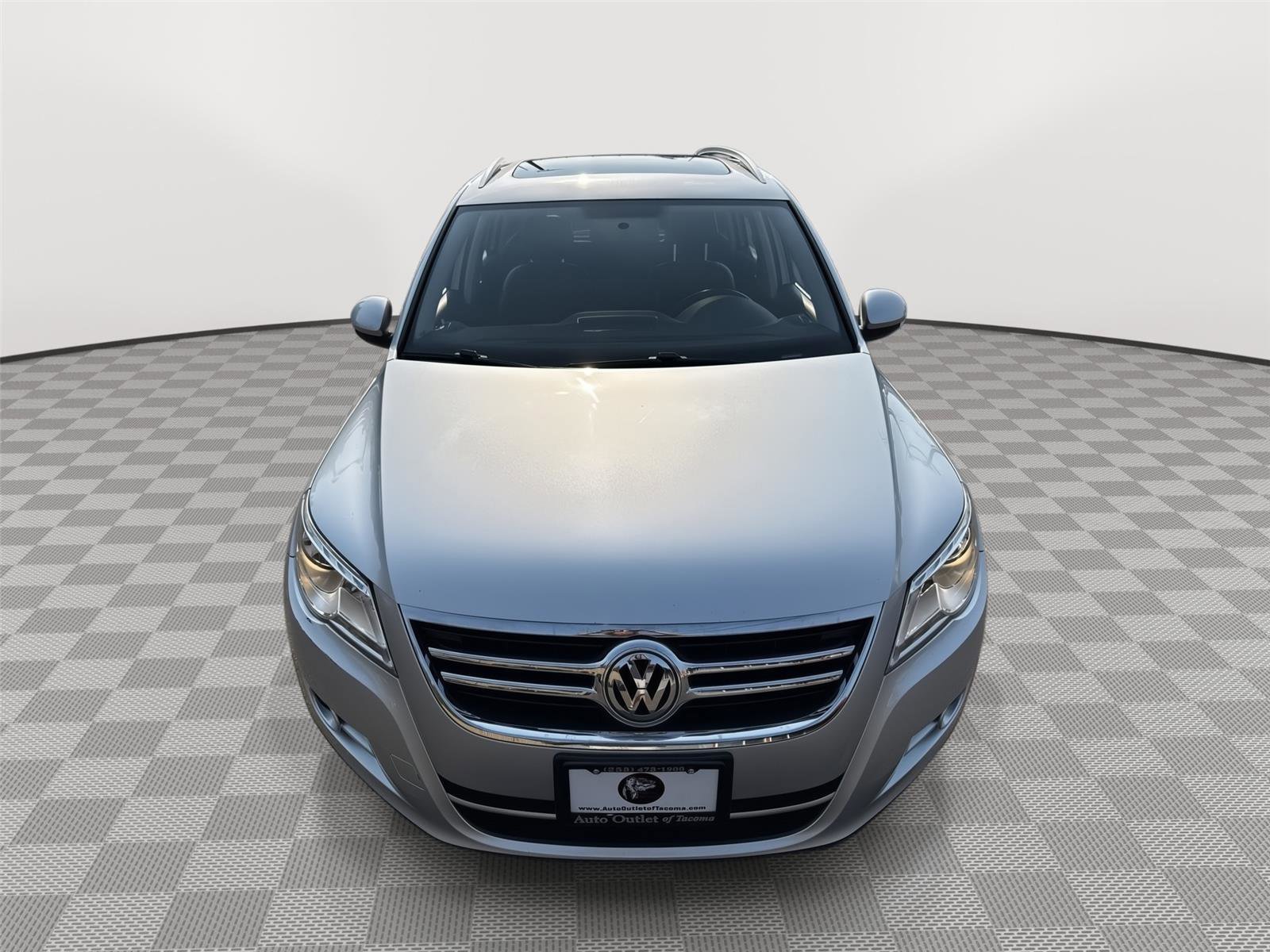 Used 2011 Volkswagen Tiguan SE image 4