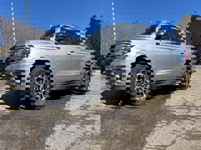 Used 2024 Ford Expedition XLT image 3