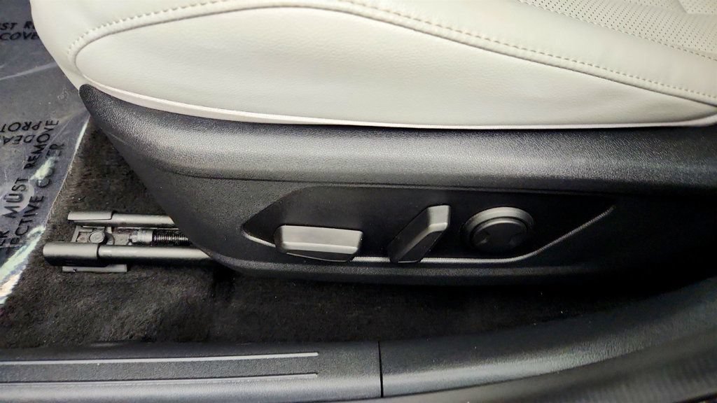 Used 2023 Hyundai Elantra Limited FWD image 12