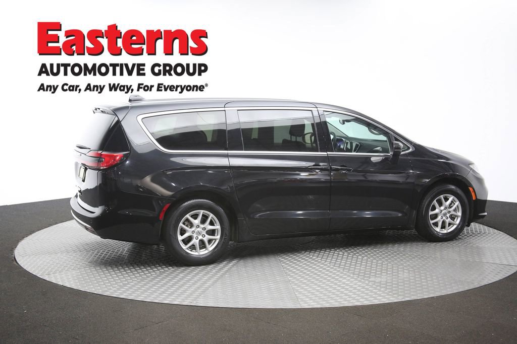 Used 2023 Chrysler Pacifica Touring-L FWD image 45