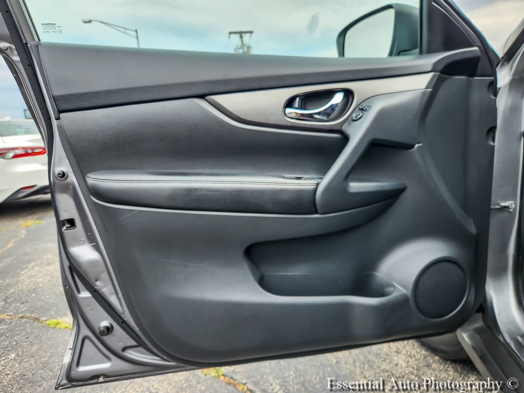 Used 2015 Nissan Rogue S AWD/4WD image 14