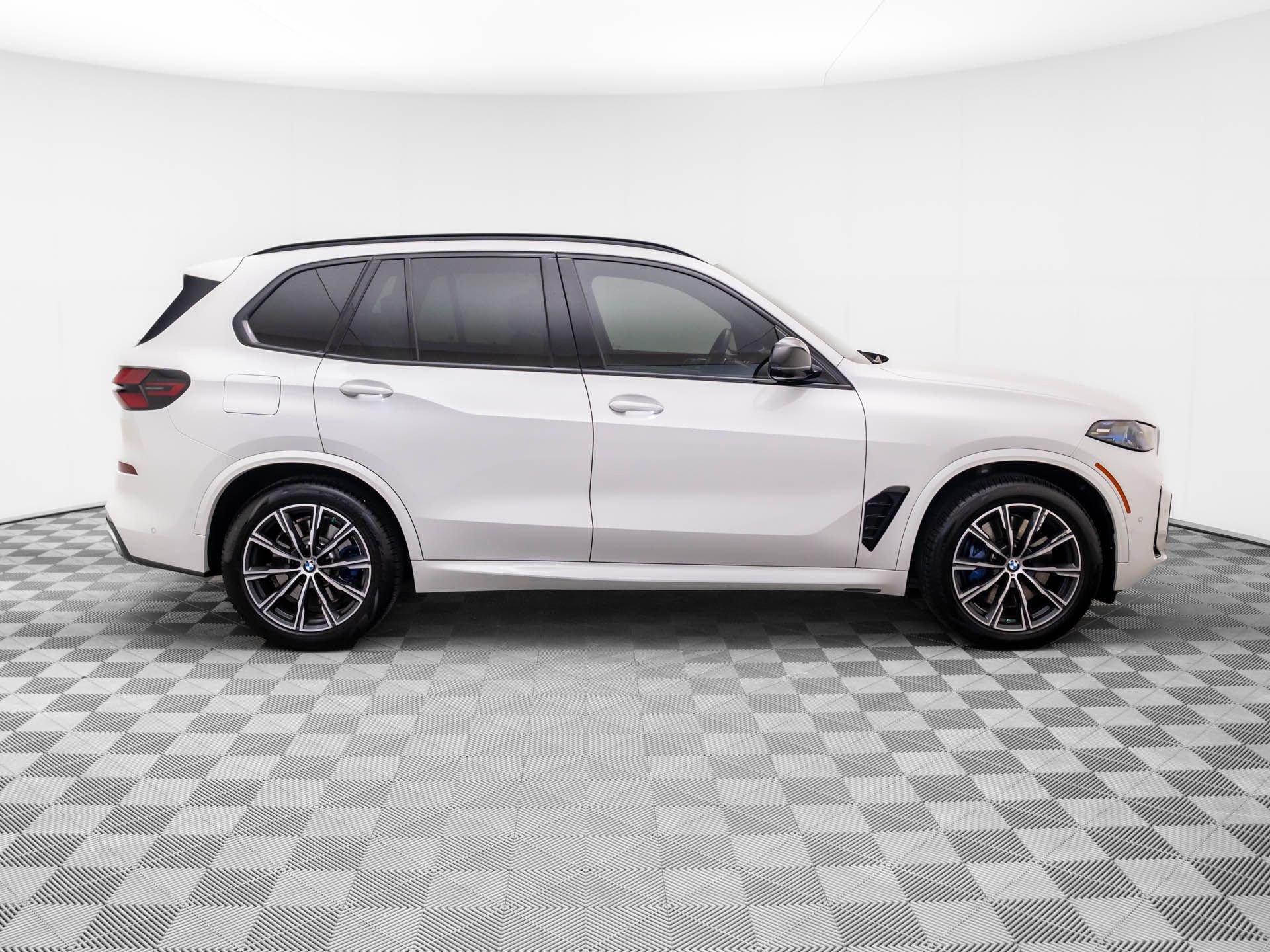 Used 2025 BMW X5 M60i image 6
