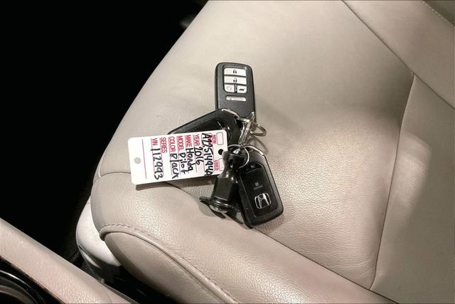 Used 2016 Honda Pilot Touring image 11