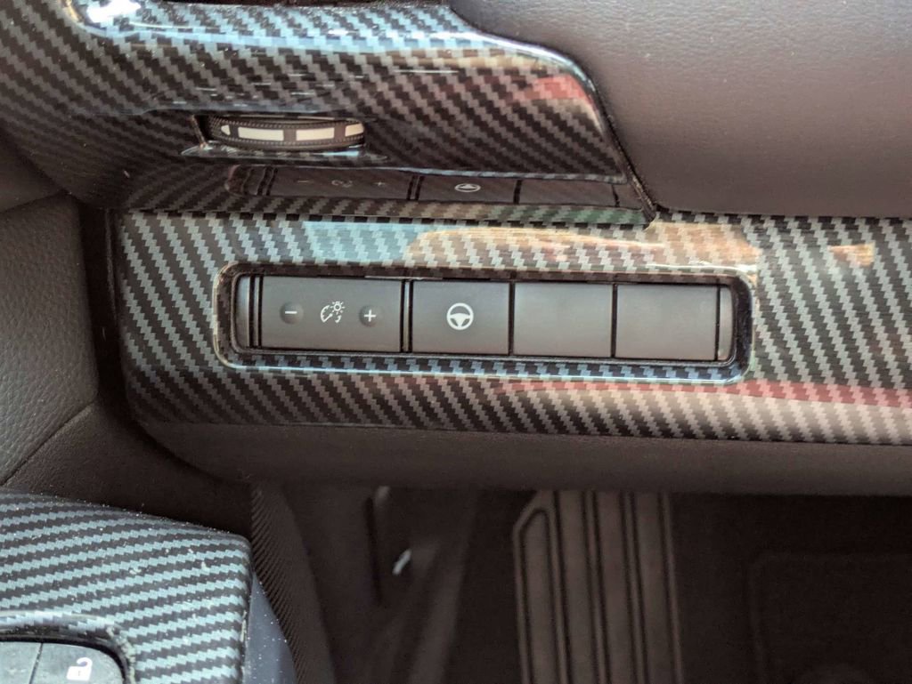 Used 2024 Nissan Pathfinder SV image 24