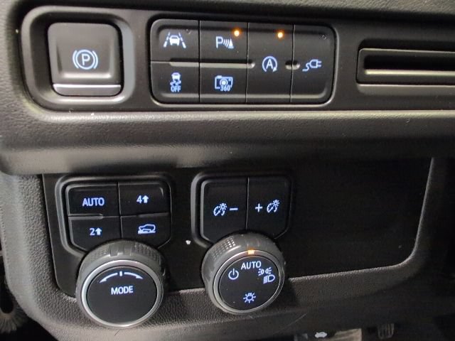 Used 2022 Chevrolet Tahoe RST w/ Luxury Package AWD/4WD image 18