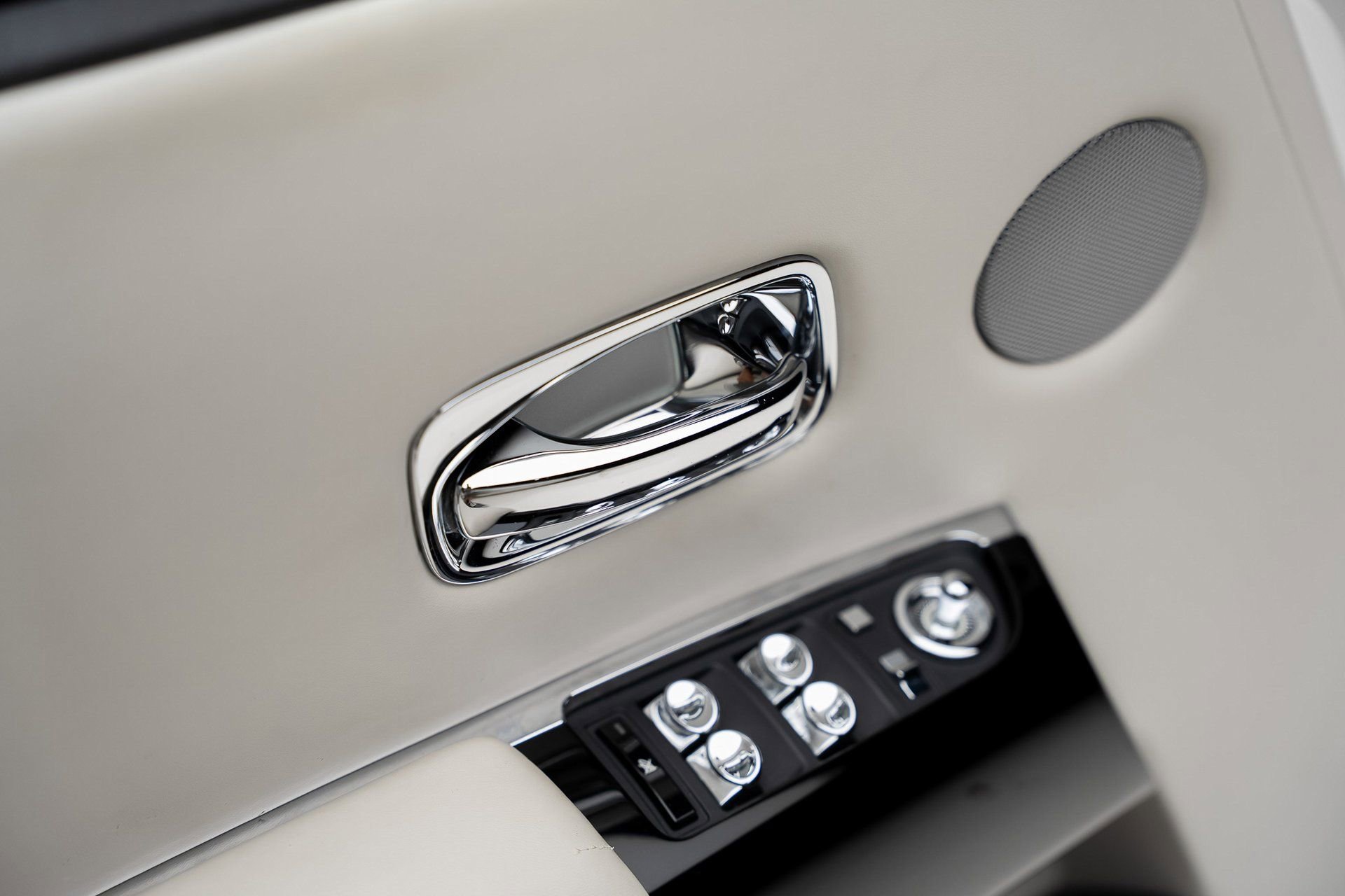 Used 2013 Rolls-Royce Phantom Drophead Coupe image 56