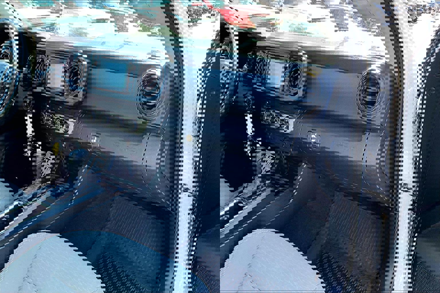 Used 2019 Toyota Tacoma SR w/ SR Convenience Package image 17