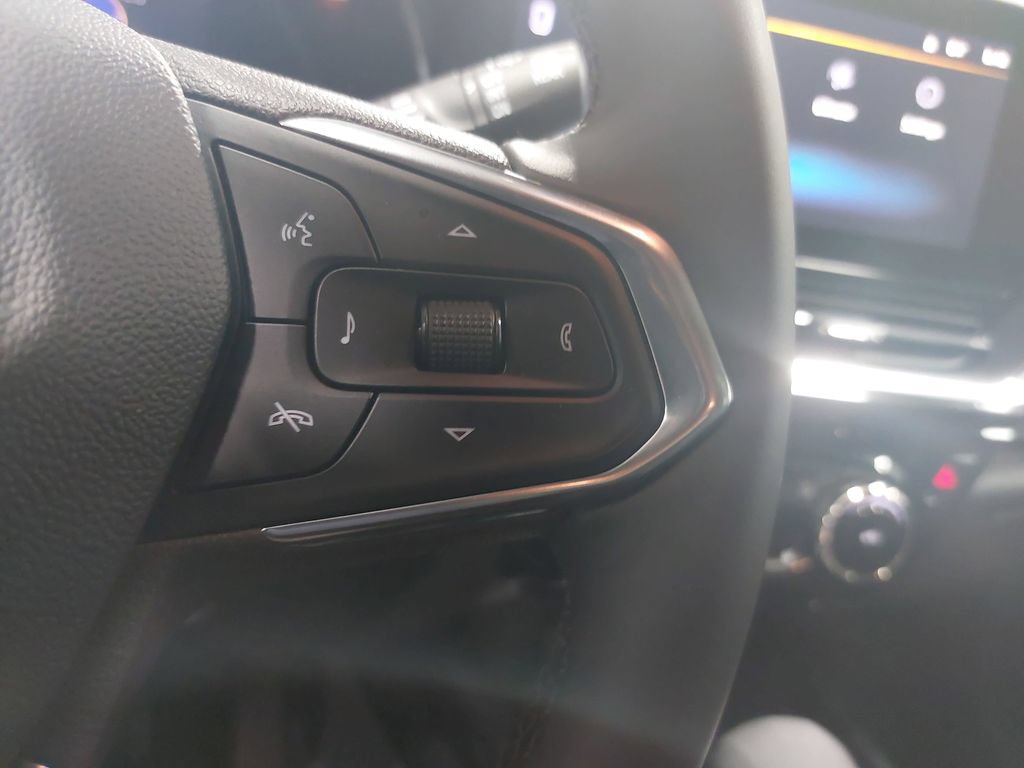 Used 2024 Chevrolet Trax ACTIV w/ Sunroof Package FWD image 17