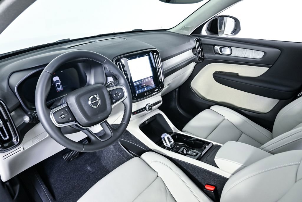 New 2026 Volvo XC40 B5 Plus w/ Protection Package Premier image 4