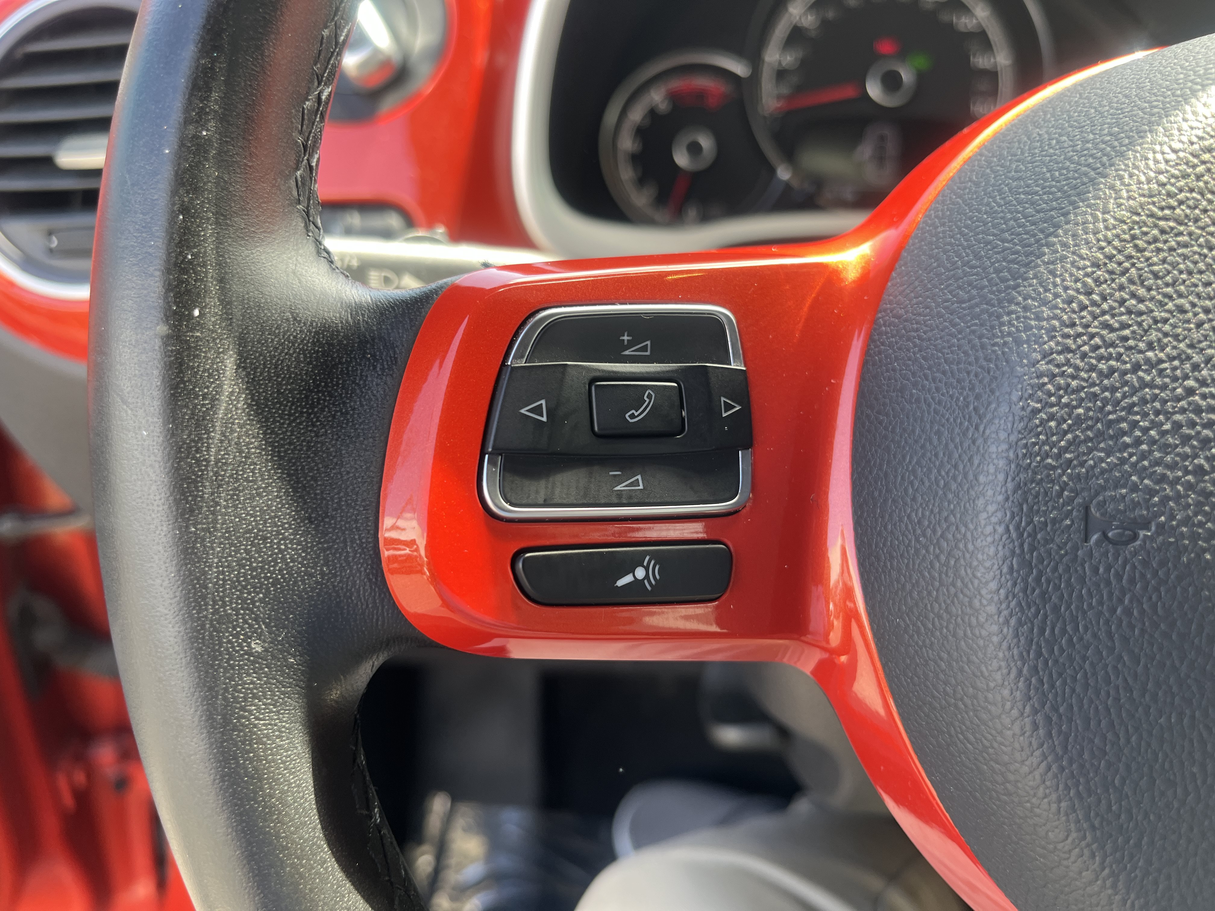 Used 2019 Volkswagen Beetle 2.0T S FWD image 21
