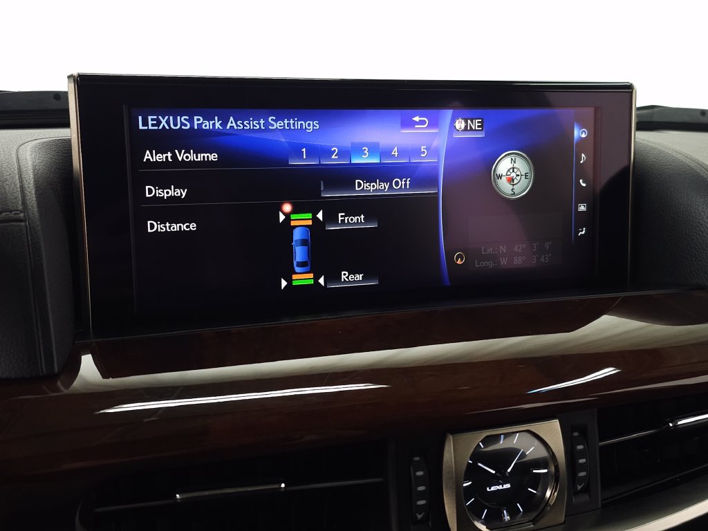 Used 2020 Lexus LX 570 4WD w/ Luxury Package image 29