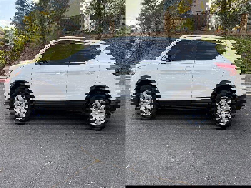 Used 2019 Nissan Rogue Sport S image 4