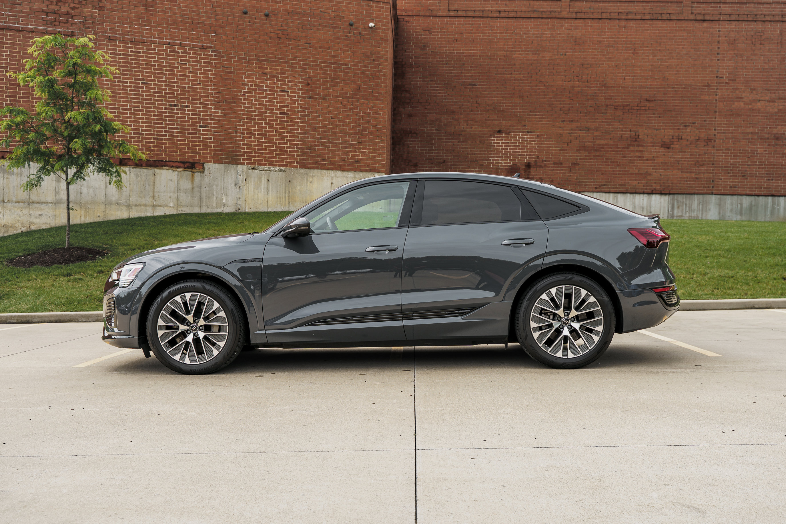 Used 2024 Audi Q8 e-tron Premium Plus w/ Premium Plus Package AWD/4WD image 6