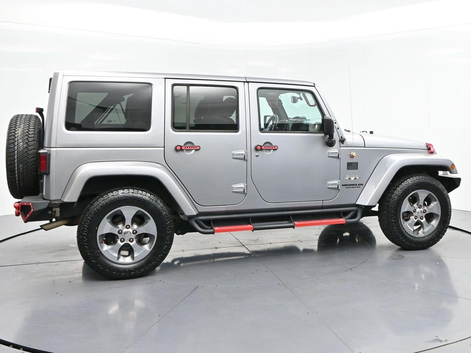 Used 2017 Jeep Wrangler Unlimited Sahara w/ Dual Top Group AWD/4WD image 8