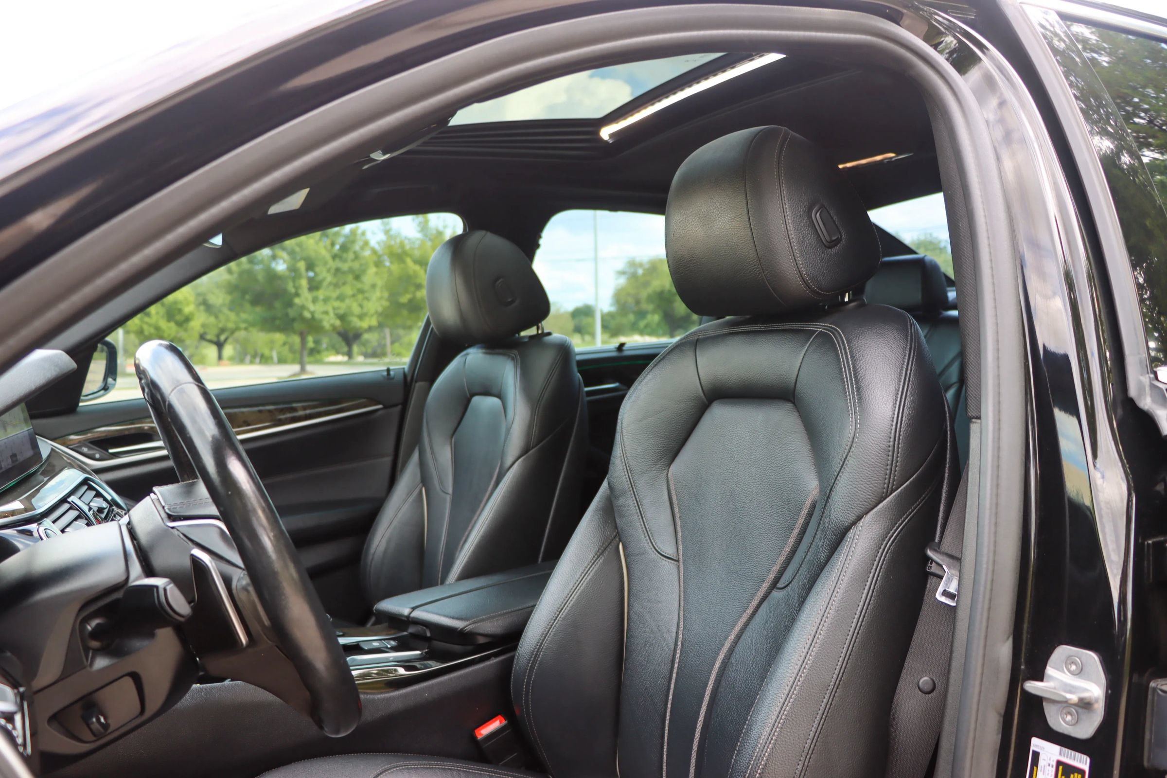 Used 2018 BMW 540i w/ Premium Package RWD image 15