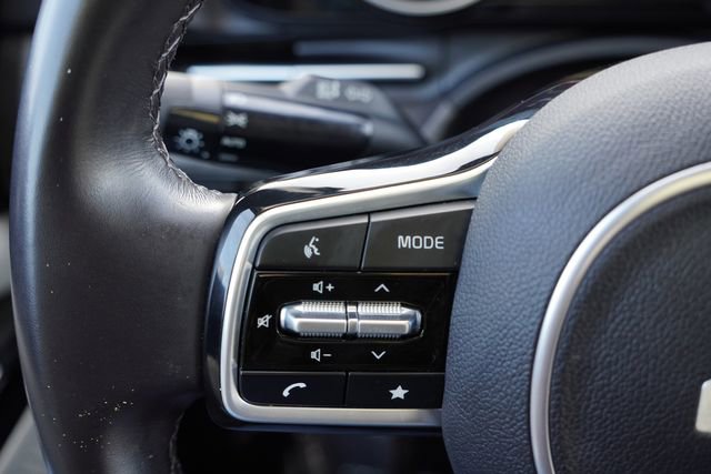 Used 2023 Kia Carnival EX image 33