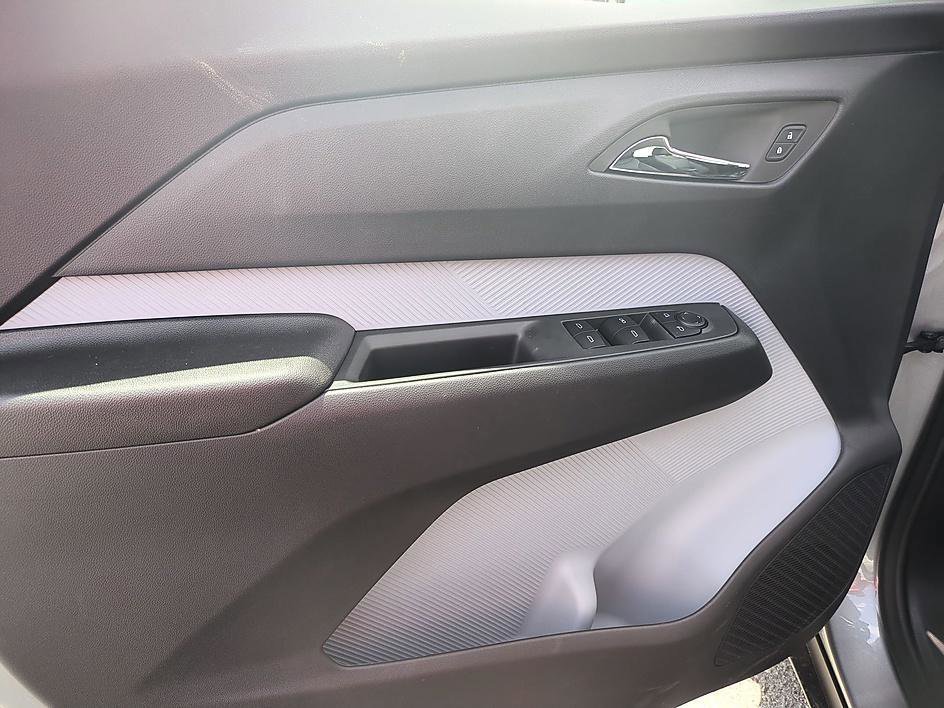 New 2027 Chevrolet Bolt RS FWD image 11