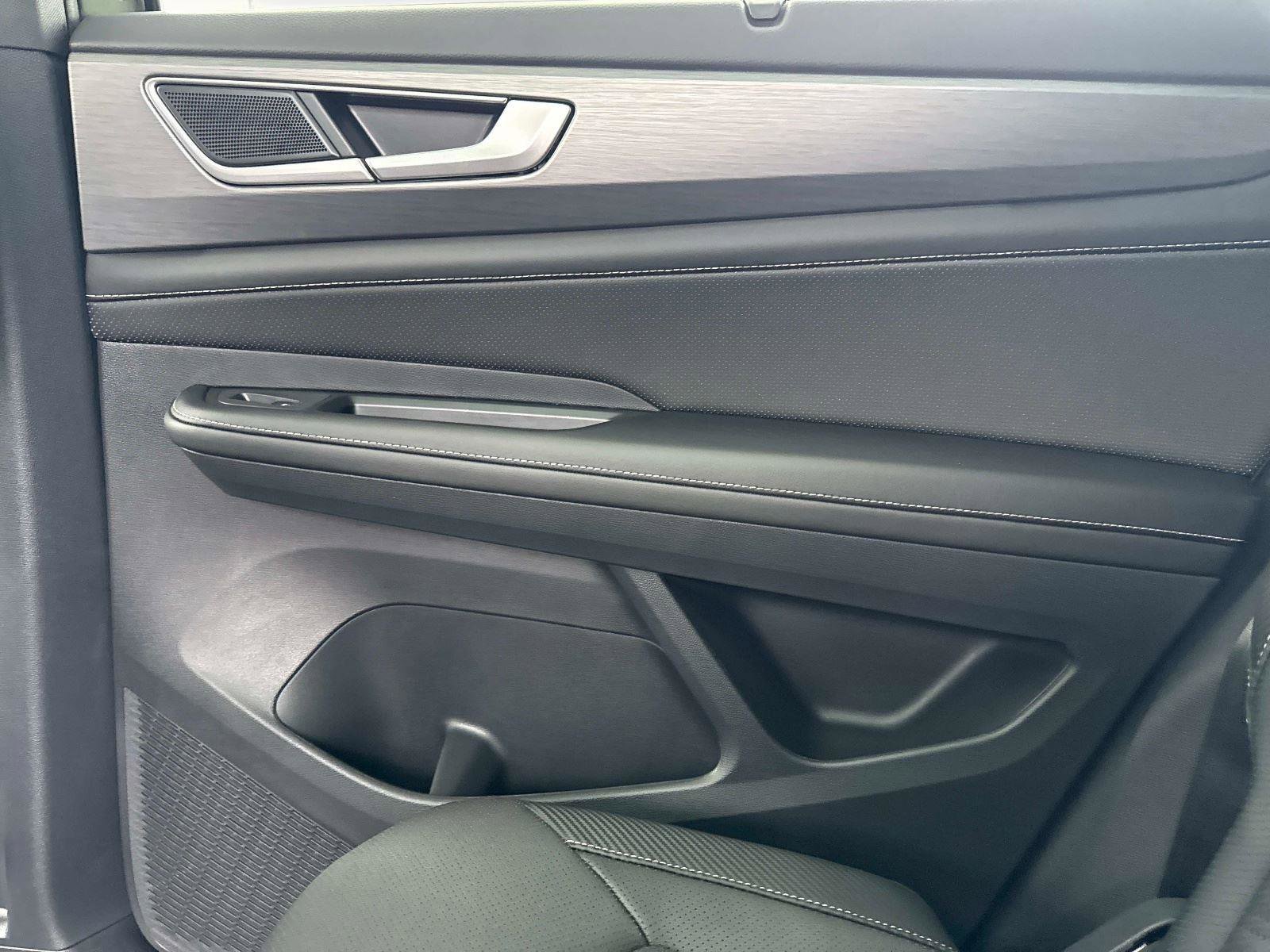 New 2026 Volkswagen Atlas Cross Sport SE image 15