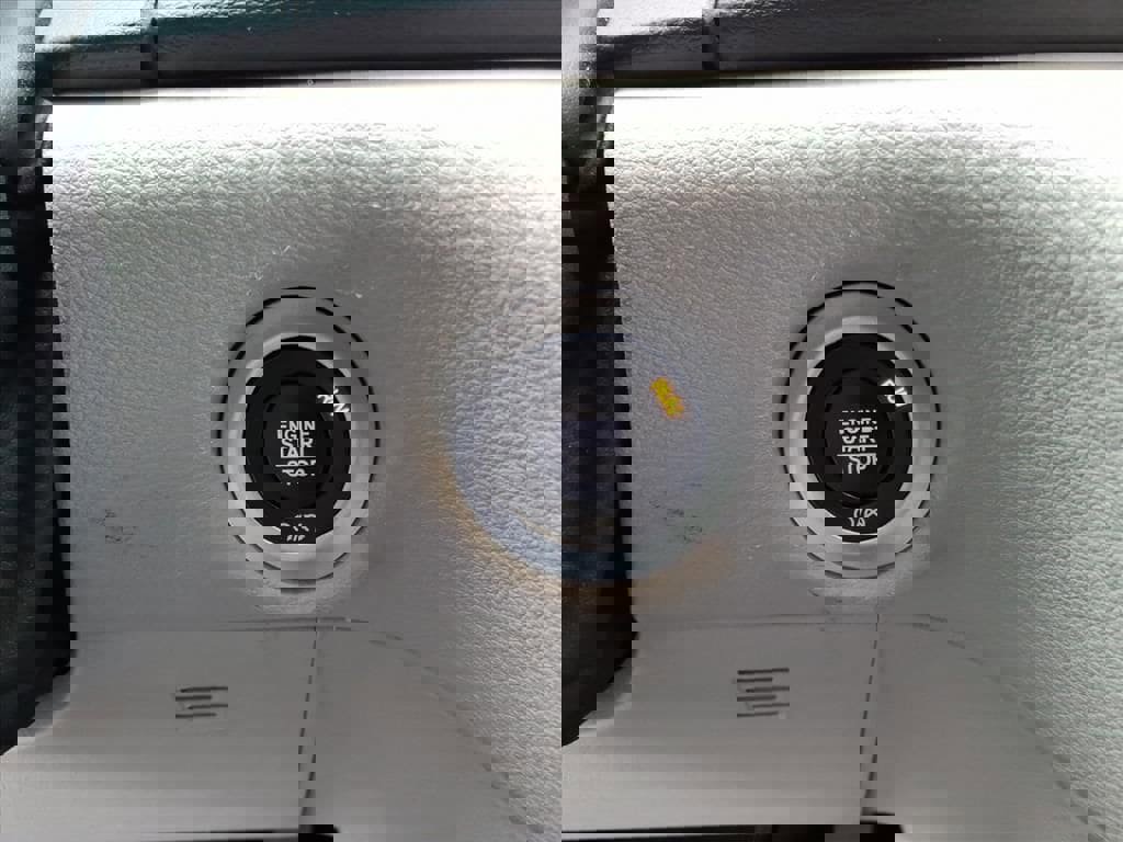 Used 2024 Chrysler Pacifica Touring-L image 12