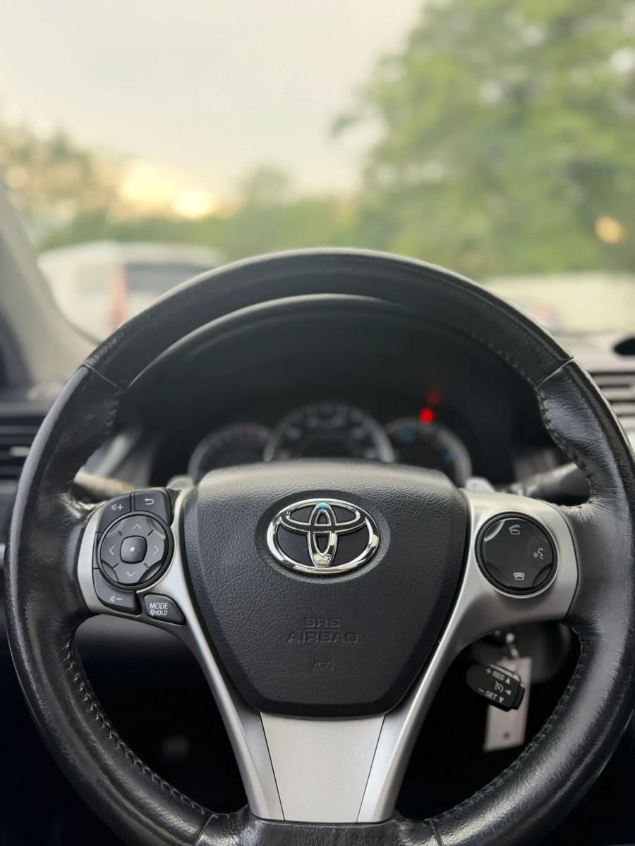 Used 2012 Toyota Camry SE FWD image 21