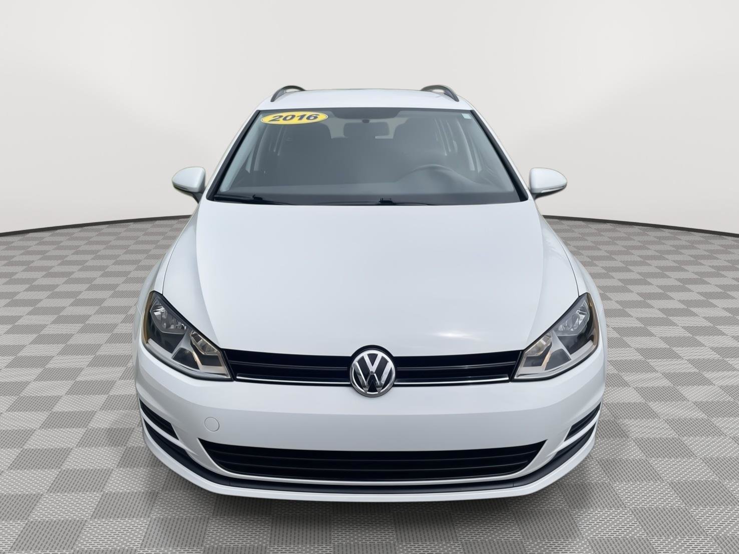 Used 2016 Volkswagen Golf S FWD image 3