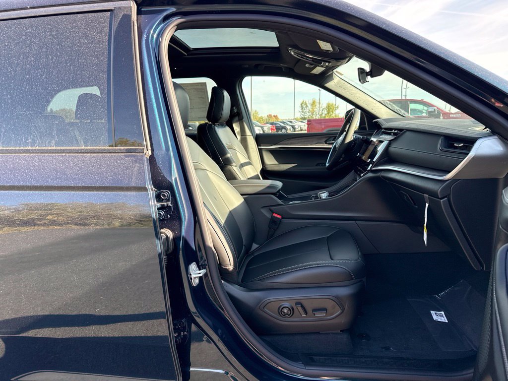 New 2027 Jeep Grand Cherokee Limited AWD/4WD image 11
