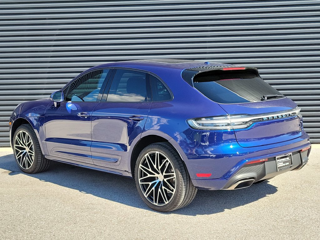 Certified 2024 Porsche Macan AWD/4WD image 3