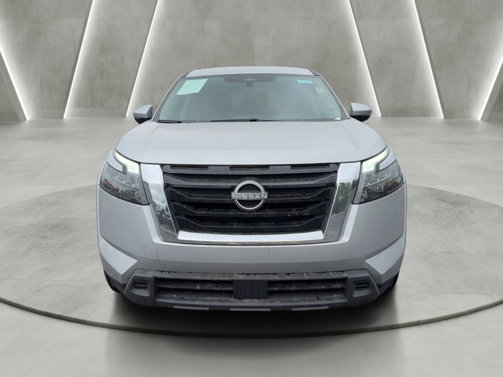 Used 2025 Nissan Pathfinder SV FWD image 2