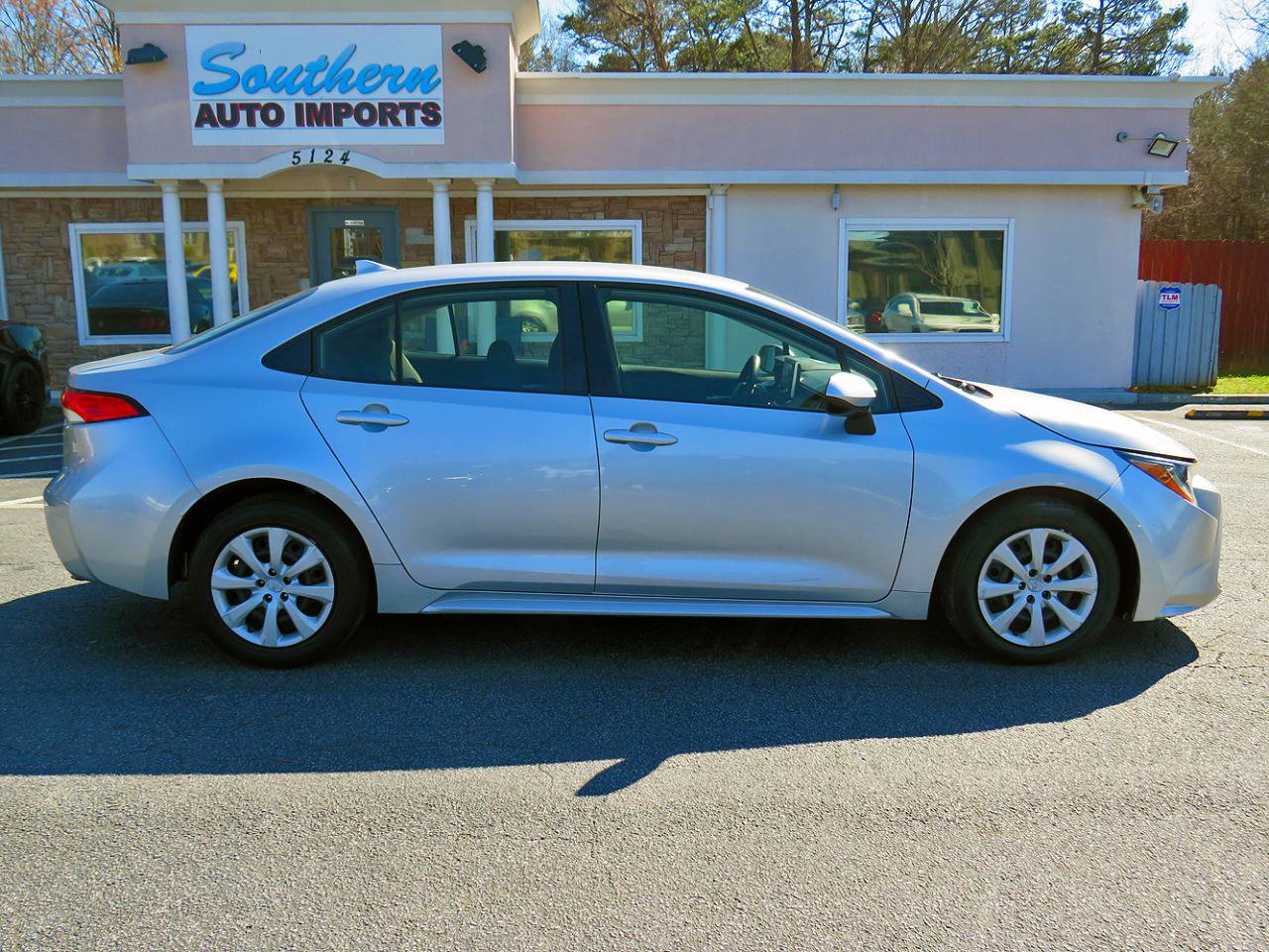 Used 2020 Toyota Corolla LE FWD image 6